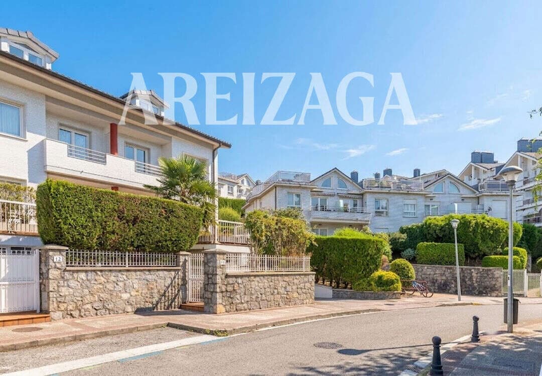 4 bedroom Townhouse for sale in Donostia-San Sebastian with pool - € 1,540,000 (Ref: 10008020)
