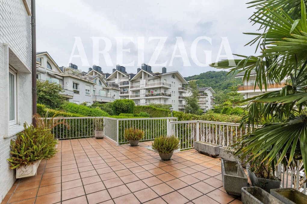 4 bedroom Townhouse for sale in Donostia-San Sebastian with pool - € 1,540,000 (Ref: 10008020)