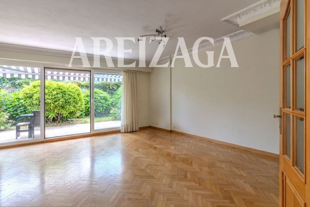 4 bedroom Townhouse for sale in Donostia-San Sebastian with pool - € 1,540,000 (Ref: 10008020)