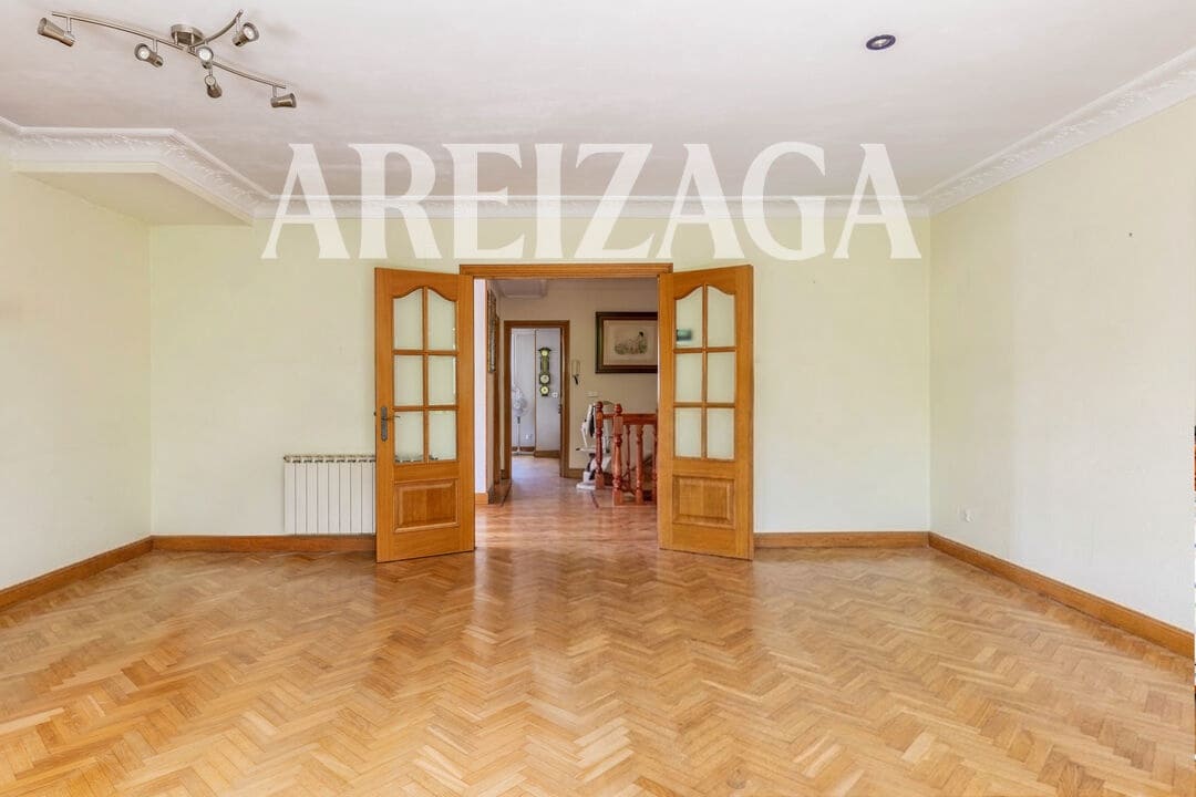 4 bedroom Townhouse for sale in Donostia-San Sebastian with pool - € 1,540,000 (Ref: 10008020)
