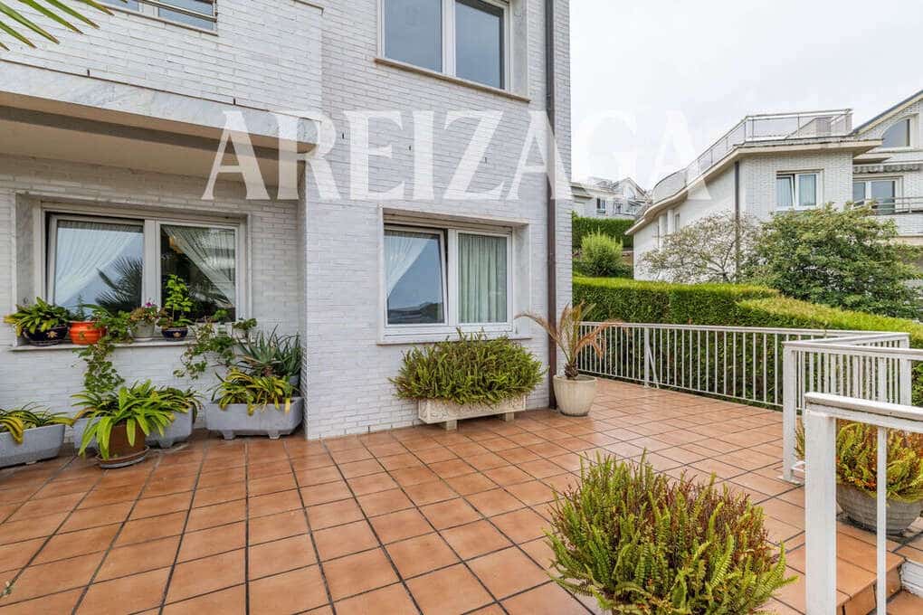 4 bedroom Townhouse for sale in Donostia-San Sebastian with pool - € 1,540,000 (Ref: 10008020)