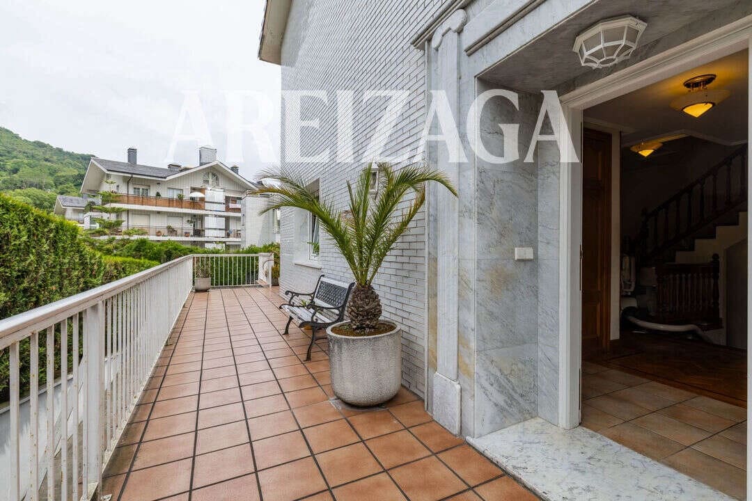 4 bedroom Townhouse for sale in Donostia-San Sebastian with pool - € 1,540,000 (Ref: 10008020)