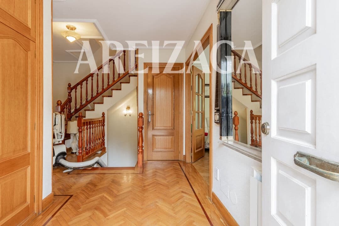 4 bedroom Townhouse for sale in Donostia-San Sebastian with pool - € 1,540,000 (Ref: 10008020)