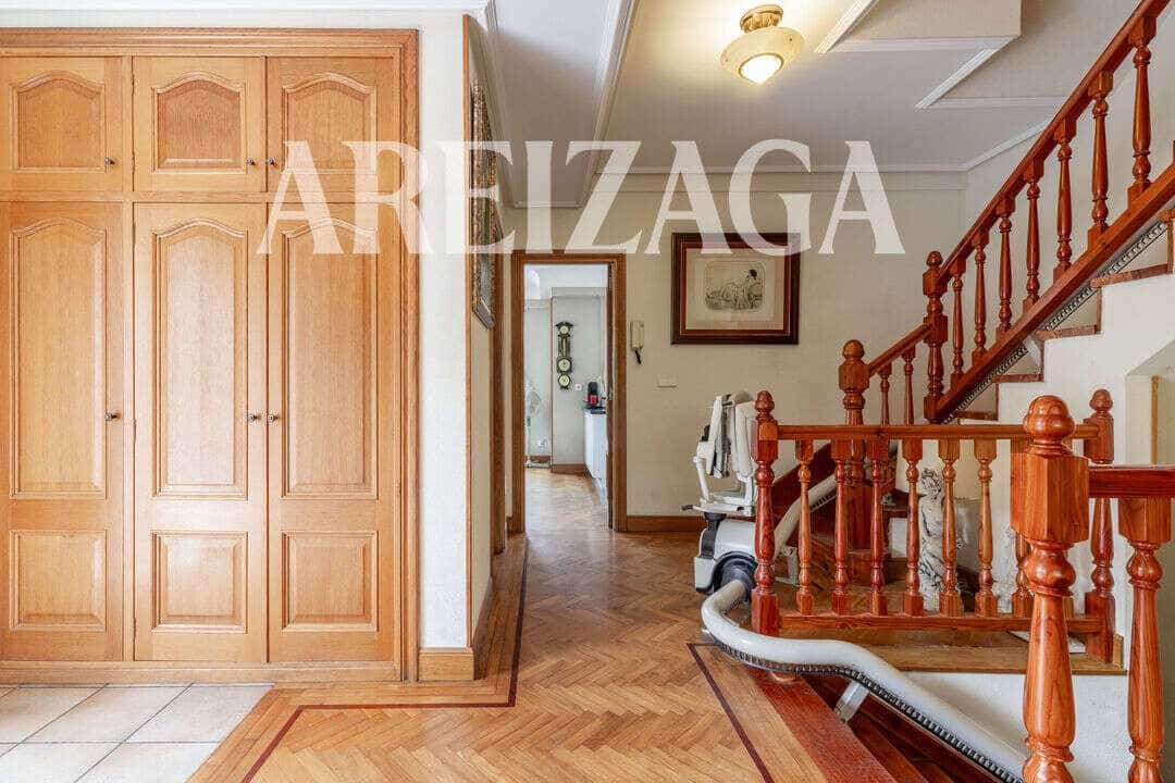 4 bedroom Townhouse for sale in Donostia-San Sebastian with pool - € 1,540,000 (Ref: 10008020)