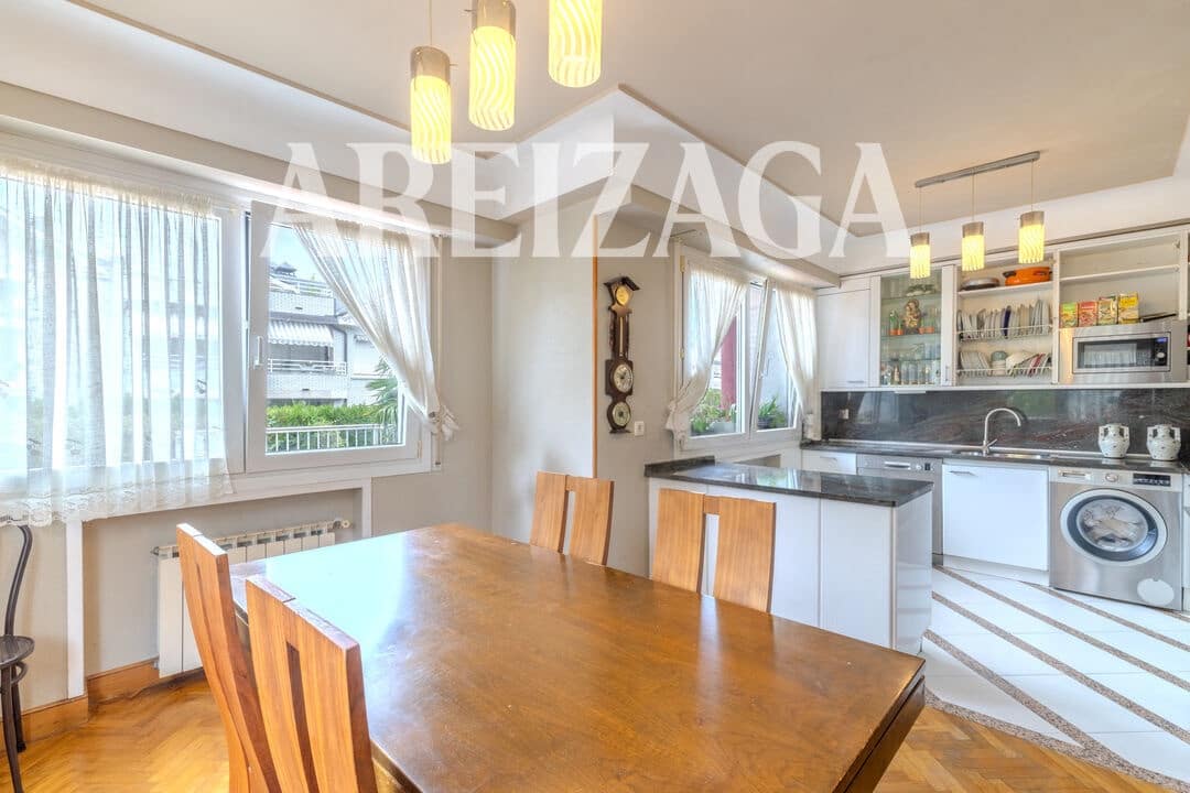 4 bedroom Townhouse for sale in Donostia-San Sebastian with pool - € 1,540,000 (Ref: 10008020)