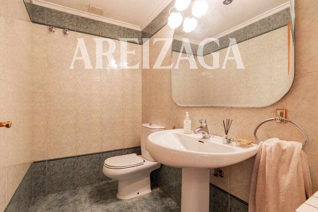 4 bedroom Townhouse for sale in Donostia-San Sebastian with pool - € 1,540,000 (Ref: 10008020)