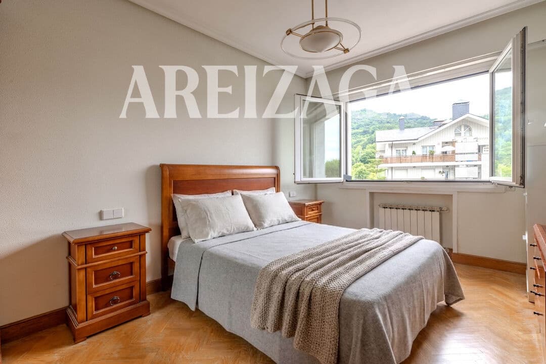 4 bedroom Townhouse for sale in Donostia-San Sebastian with pool - € 1,540,000 (Ref: 10008020)