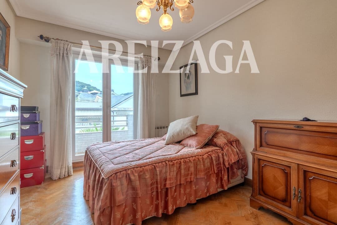 4 bedroom Townhouse for sale in Donostia-San Sebastian with pool - € 1,540,000 (Ref: 10008020)