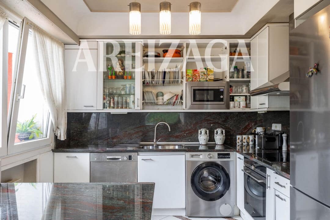 4 bedroom Townhouse for sale in Donostia-San Sebastian with pool - € 1,540,000 (Ref: 10008020)