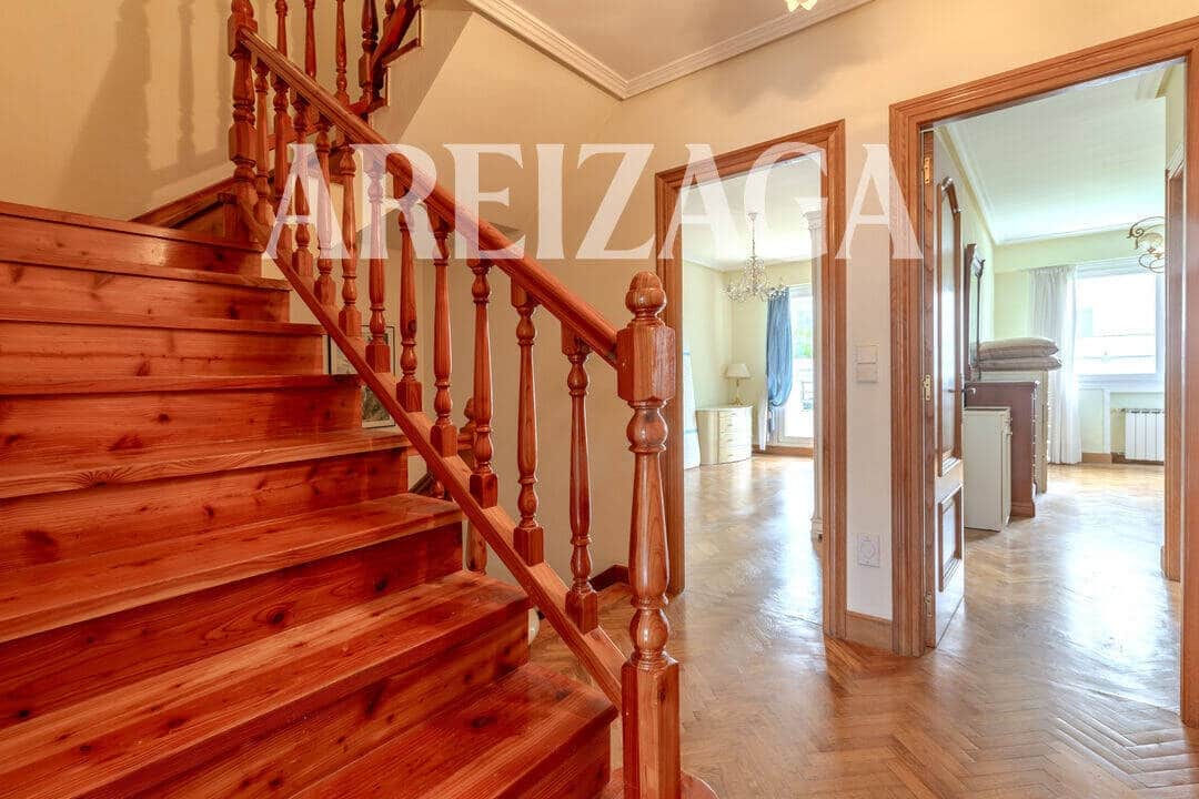 4 bedroom Townhouse for sale in Donostia-San Sebastian with pool - € 1,540,000 (Ref: 10008020)