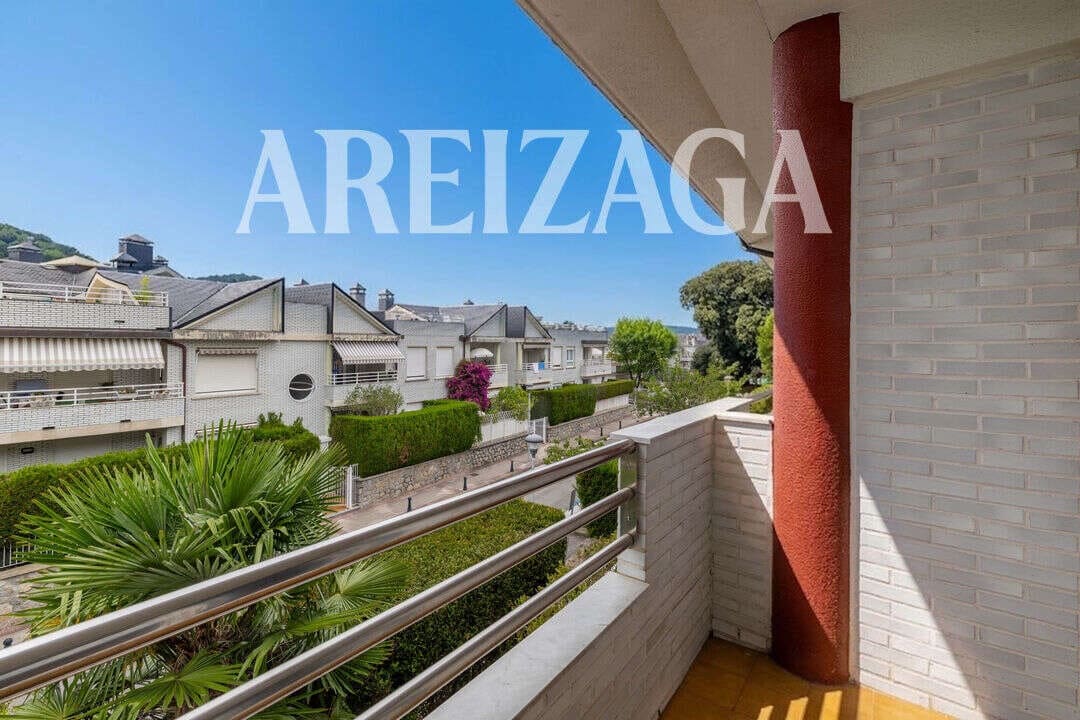 4 bedroom Townhouse for sale in Donostia-San Sebastian with pool - € 1,540,000 (Ref: 10008020)