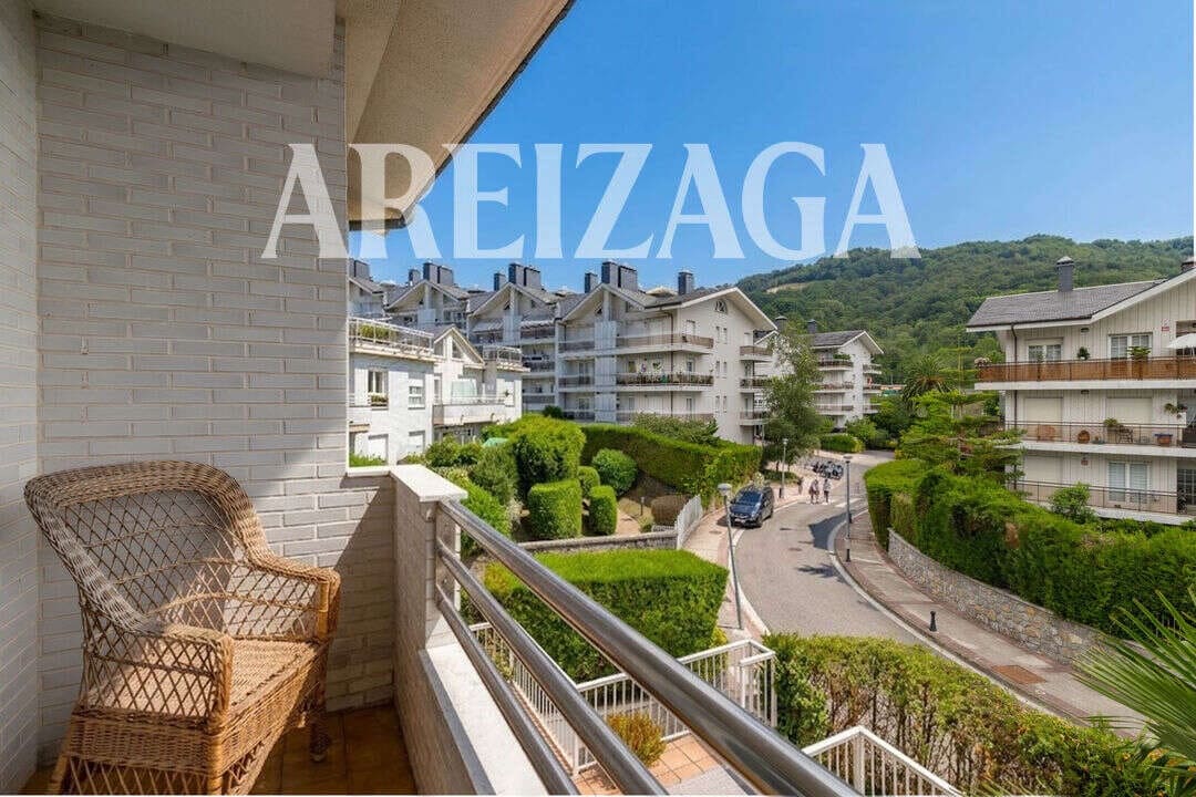 4 bedroom Townhouse for sale in Donostia-San Sebastian with pool - € 1,540,000 (Ref: 10008020)