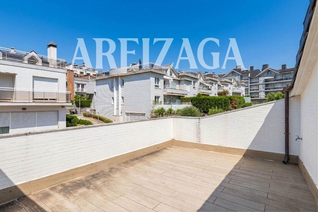 4 bedroom Townhouse for sale in Donostia-San Sebastian with pool - € 1,540,000 (Ref: 10008020)