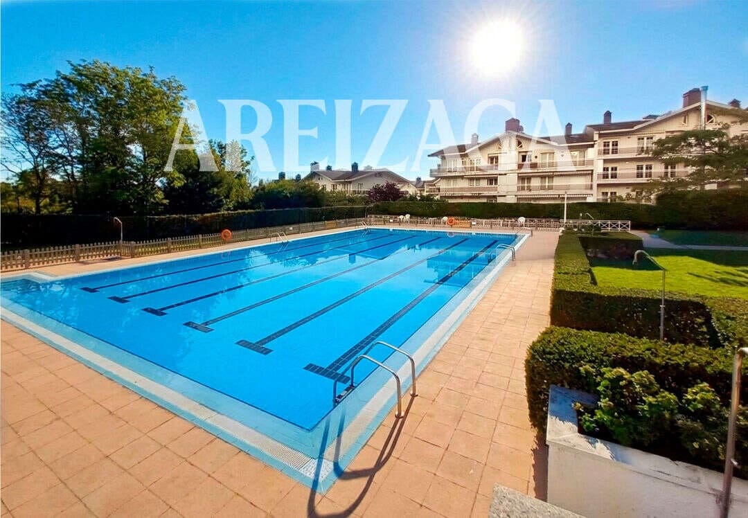 4 bedroom Townhouse for sale in Donostia-San Sebastian with pool - € 1,540,000 (Ref: 10008020)