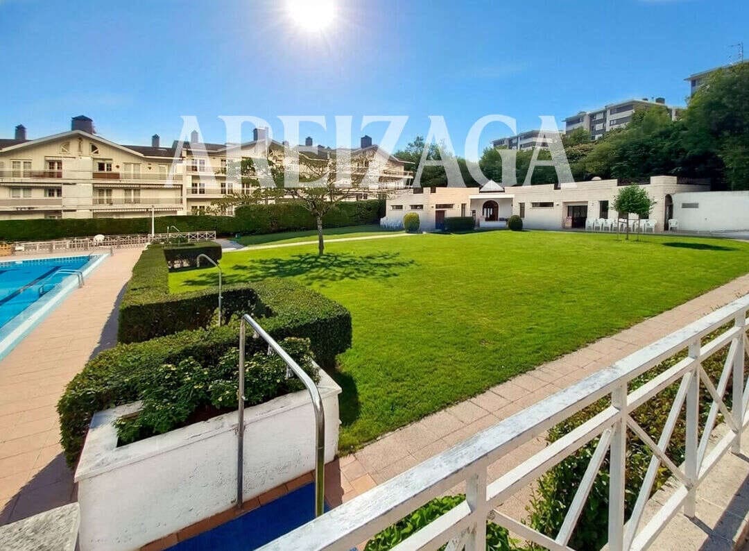 4 bedroom Townhouse for sale in Donostia-San Sebastian with pool - € 1,540,000 (Ref: 10008020)