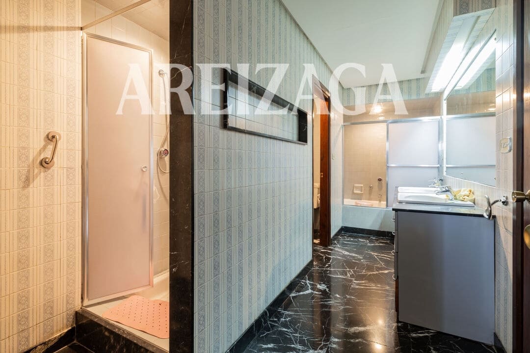 Piso de 5 habitaciones en Donostia-San Sebastián en venta con garaje - 1.350.000 € (Ref: 10093829)