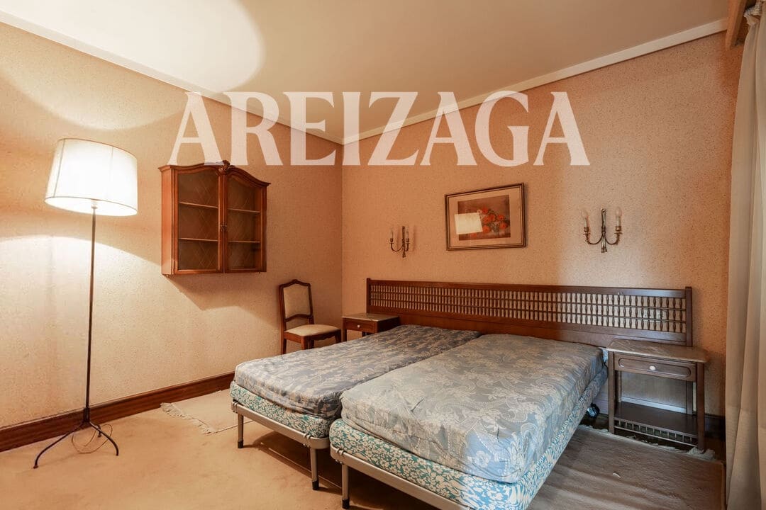 Piso de 5 habitaciones en Donostia-San Sebastián en venta con garaje - 1.350.000 € (Ref: 10093829)