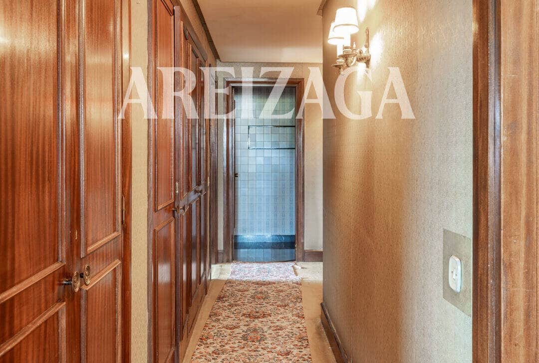 Piso de 5 habitaciones en Donostia-San Sebastián en venta con garaje - 1.350.000 € (Ref: 10093829)