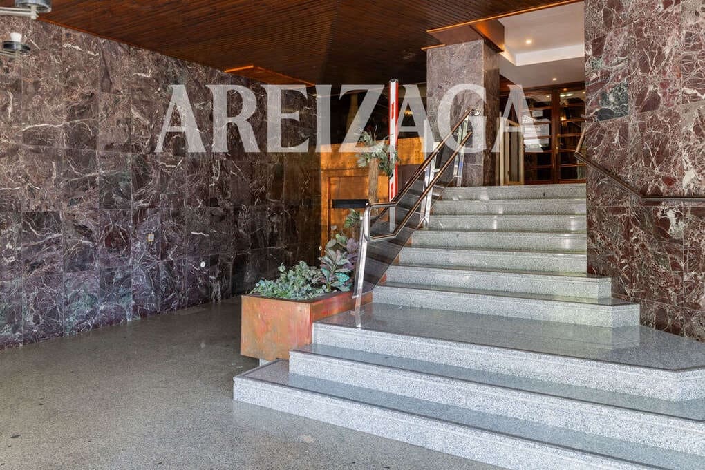 Piso de 5 habitaciones en Donostia-San Sebastián en venta con garaje - 1.350.000 € (Ref: 10093829)