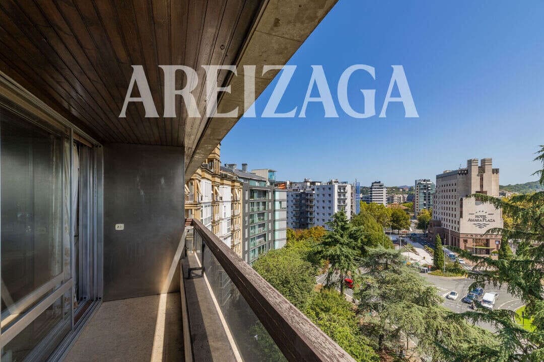 Piso de 5 habitaciones en Donostia-San Sebastián en venta con garaje - 1.350.000 € (Ref: 10093829)