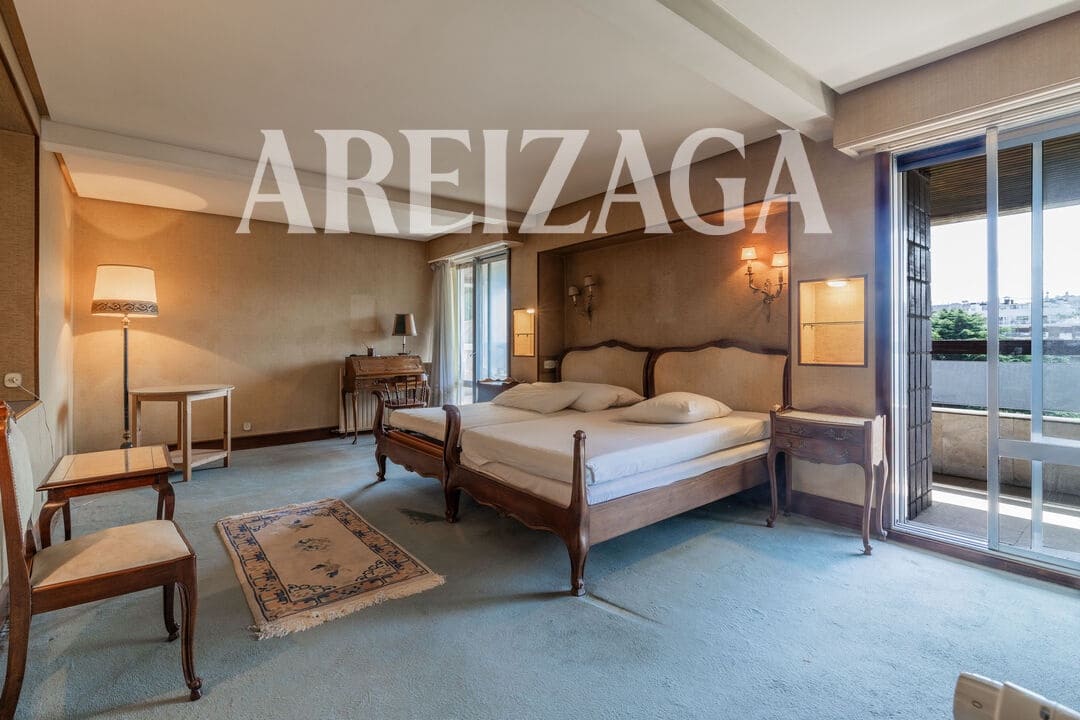Piso de 5 habitaciones en Donostia-San Sebastián en venta con garaje - 1.350.000 € (Ref: 10093829)