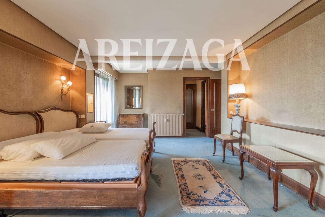 Piso de 5 habitaciones en Donostia-San Sebastián en venta con garaje - 1.350.000 € (Ref: 10093829)