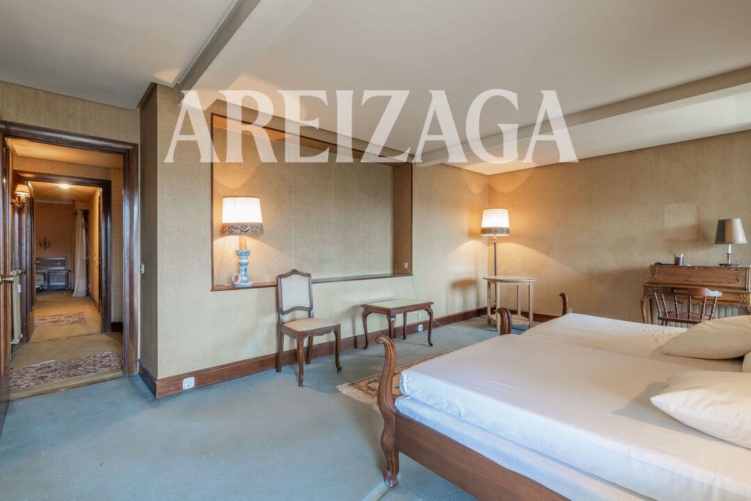 Piso de 5 habitaciones en Donostia-San Sebastián en venta con garaje - 1.350.000 € (Ref: 10093829)