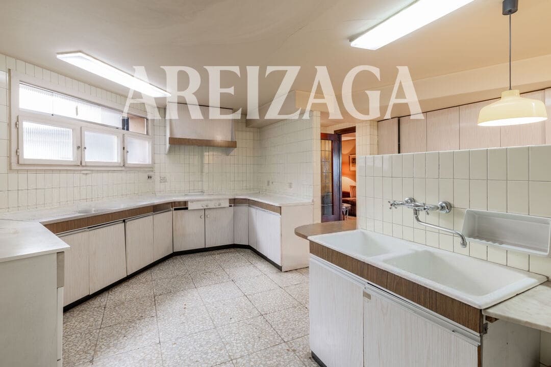 Piso de 5 habitaciones en Donostia-San Sebastián en venta con garaje - 1.350.000 € (Ref: 10093829)