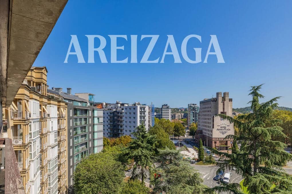 Piso de 5 habitaciones en Donostia-San Sebastián en venta con garaje - 1.350.000 € (Ref: 10093829)