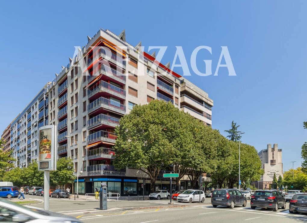 Piso de 5 habitaciones en Donostia-San Sebastián en venta con garaje - 1.350.000 € (Ref: 10093829)