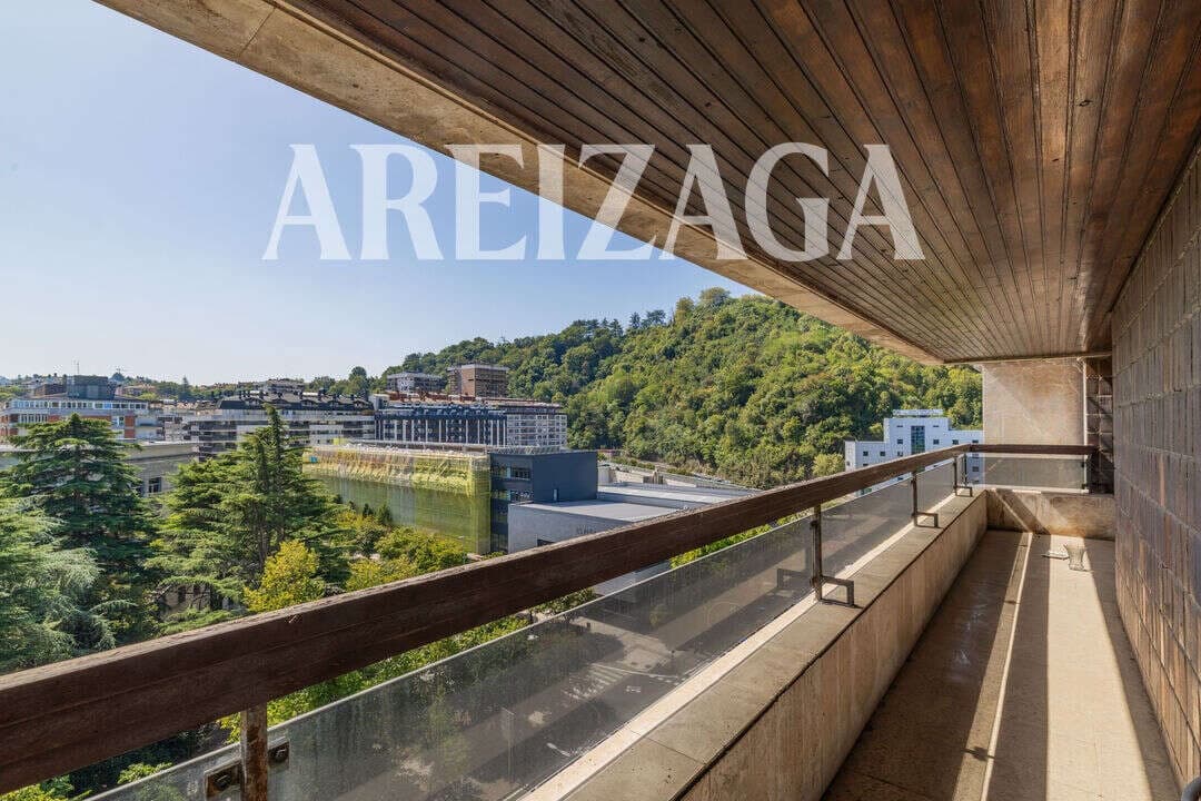 Piso de 5 habitaciones en Donostia-San Sebastián en venta con garaje - 1.350.000 € (Ref: 10093829)
