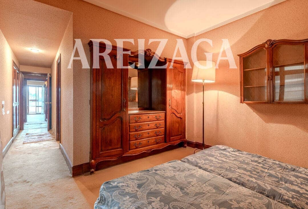 Piso de 5 habitaciones en Donostia-San Sebastián en venta con garaje - 1.350.000 € (Ref: 10093829)
