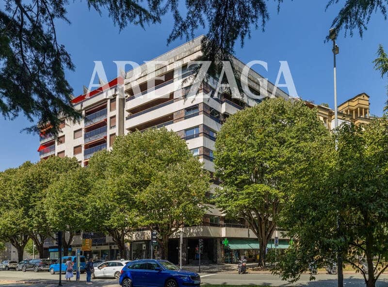 Piso de 5 habitaciones en Donostia-San Sebastián en venta con garaje - 1.350.000 € (Ref: 10093829)
