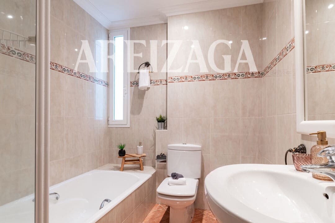 4 bedroom Flat for sale in Donostia-San Sebastian - € 960,000 (Ref: 10120907)