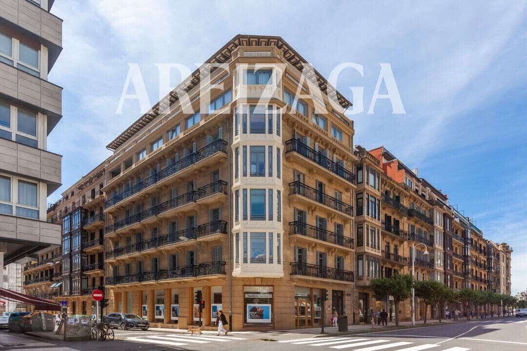 4 bedroom Flat for sale in Donostia-San Sebastian - € 960,000 (Ref: 10120907)