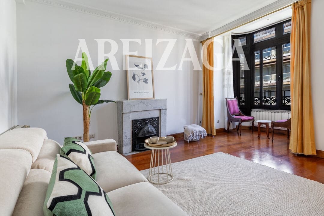 4 bedroom Flat for sale in Donostia-San Sebastian - € 960,000 (Ref: 10120907)