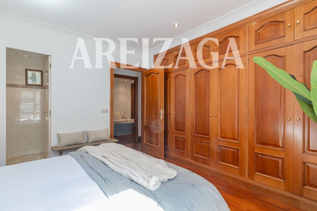 4 bedroom Flat for sale in Donostia-San Sebastian - € 960,000 (Ref: 10120907)