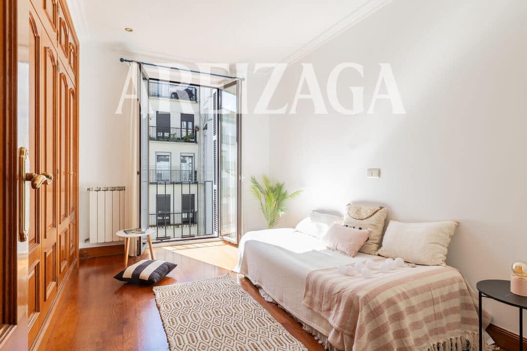 4 bedroom Flat for sale in Donostia-San Sebastian - € 960,000 (Ref: 10120907)