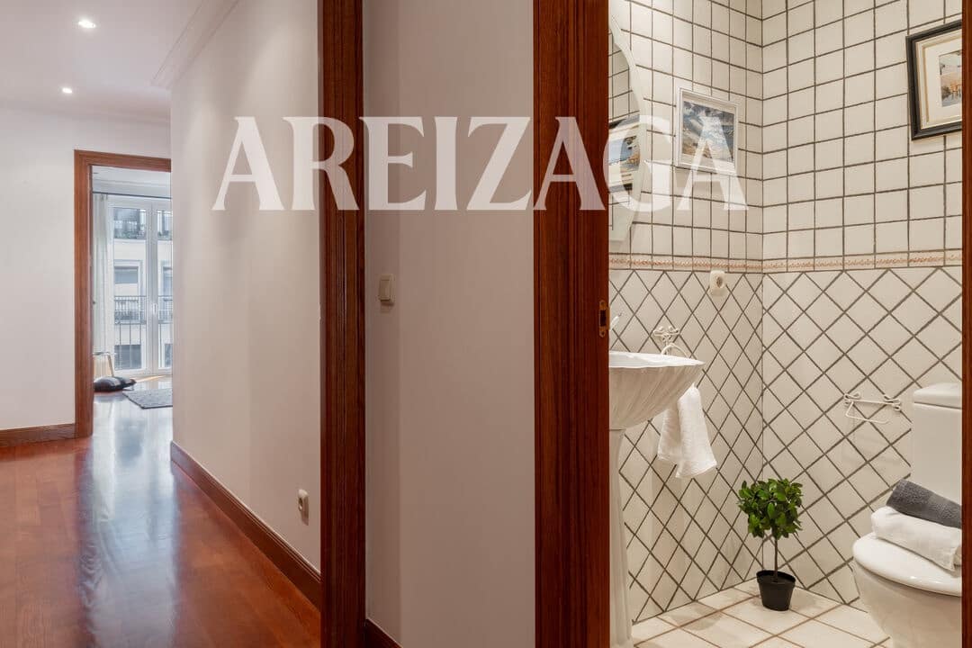 4 bedroom Flat for sale in Donostia-San Sebastian - € 960,000 (Ref: 10120907)