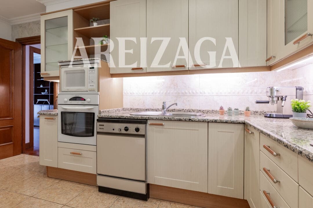 4 bedroom Flat for sale in Donostia-San Sebastian - € 960,000 (Ref: 10120907)