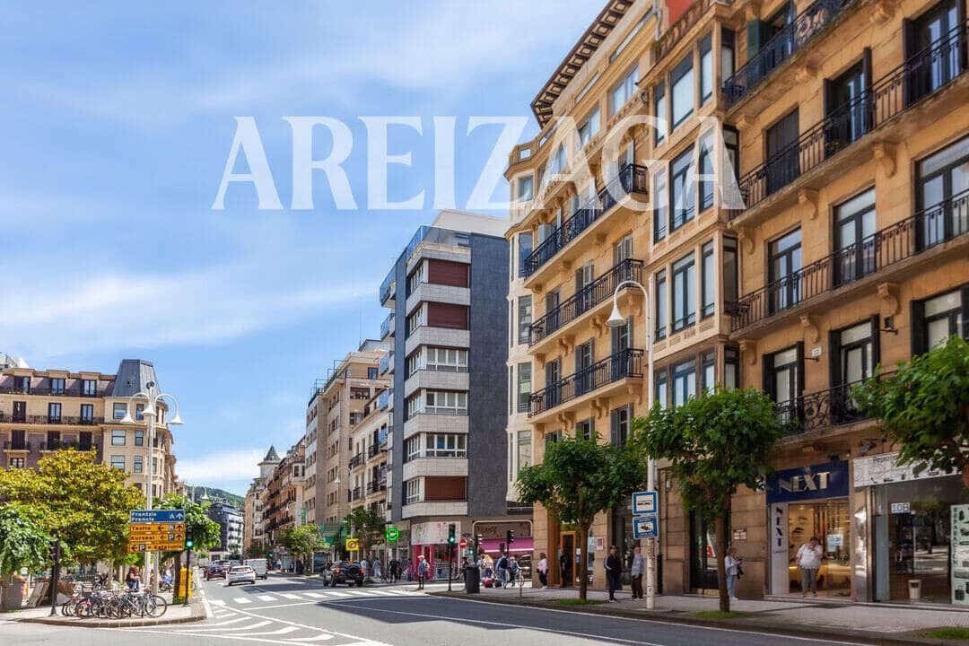 4 bedroom Flat for sale in Donostia-San Sebastian - € 960,000 (Ref: 10120907)