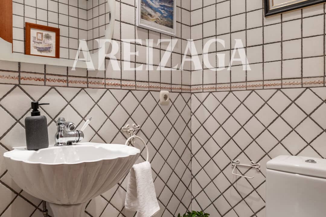 4 bedroom Flat for sale in Donostia-San Sebastian - € 960,000 (Ref: 10120907)