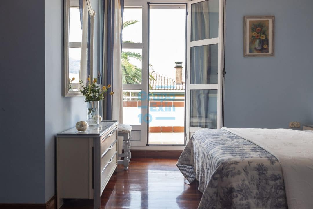 5 bedroom Villa for sale in Usurbil - € 1,000,000 (Ref: 7466618)