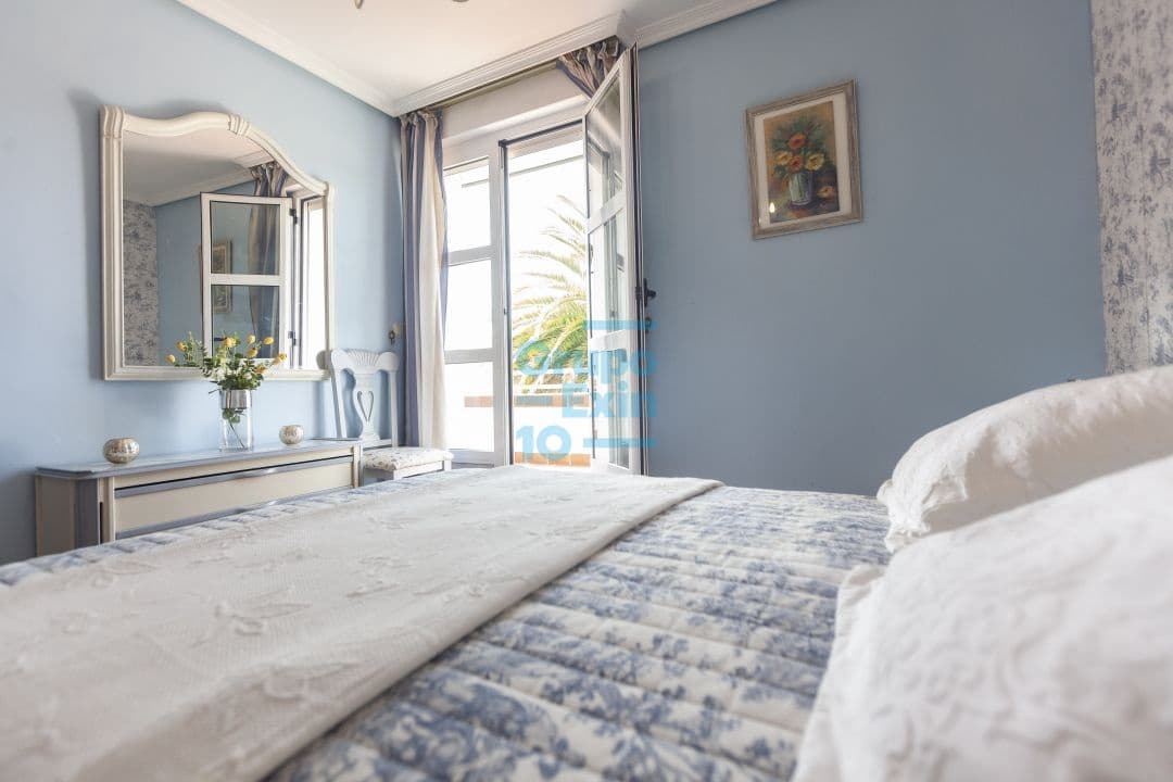 5 bedroom Villa for sale in Usurbil - € 1,000,000 (Ref: 7466618)