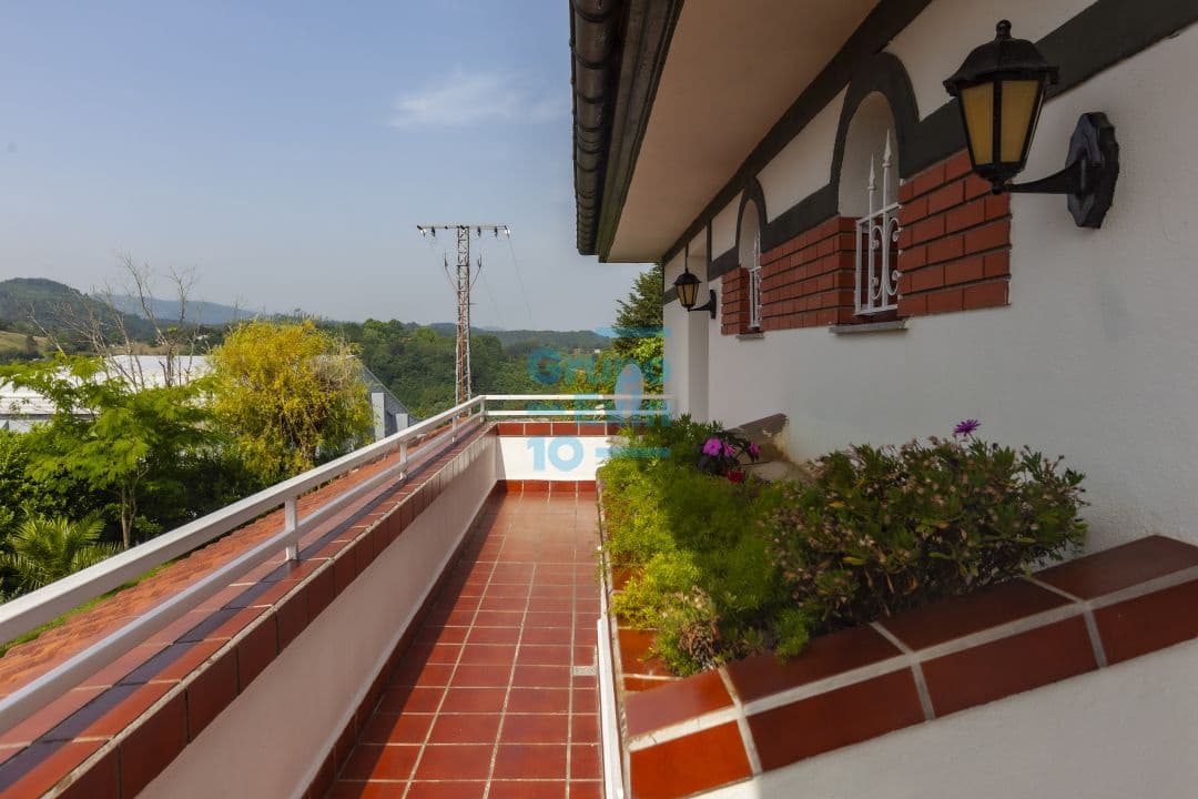 5 bedroom Villa for sale in Usurbil - € 1,000,000 (Ref: 7466618)