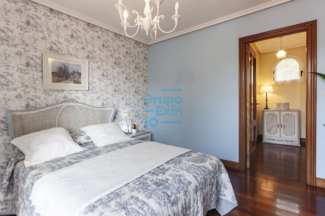 5 bedroom Villa for sale in Usurbil - € 1,000,000 (Ref: 7466618)