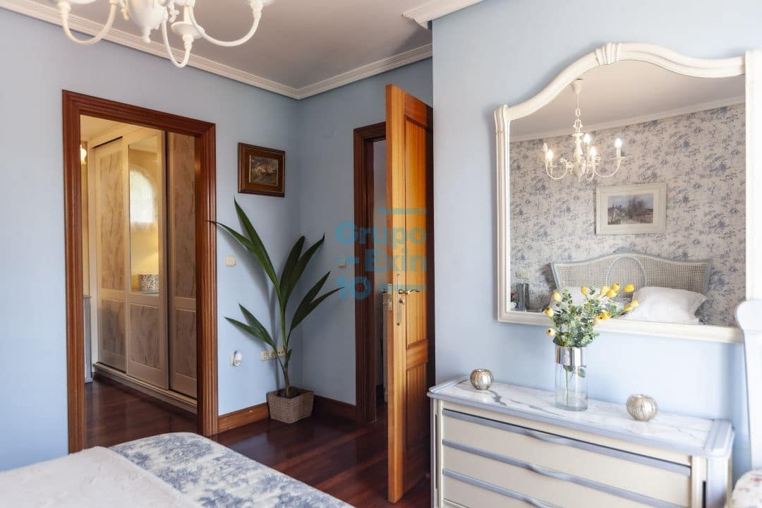 5 bedroom Villa for sale in Usurbil - € 1,000,000 (Ref: 7466618)