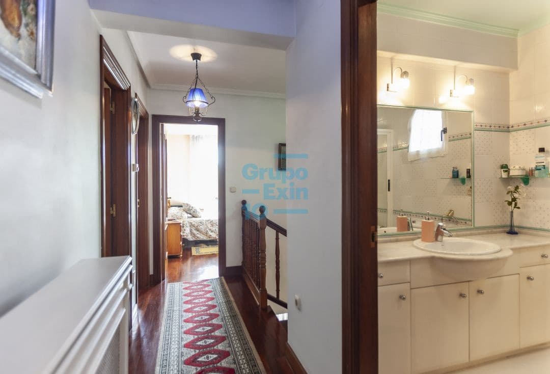 5 bedroom Villa for sale in Usurbil - € 1,000,000 (Ref: 7466618)