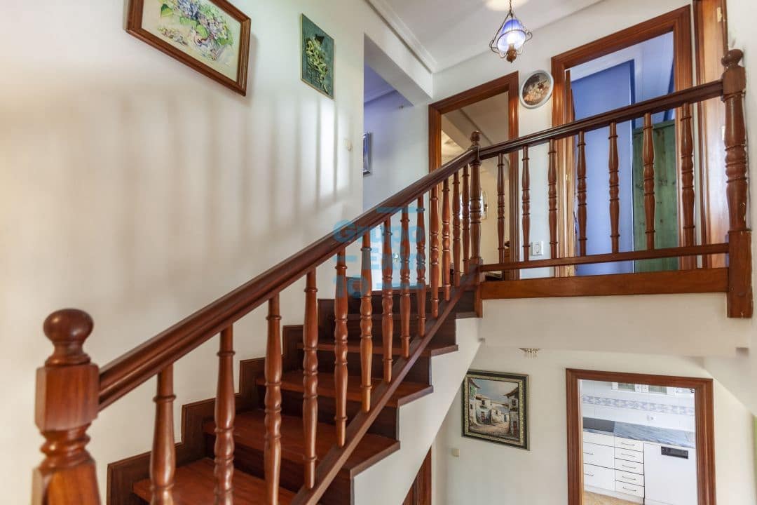 5 bedroom Villa for sale in Usurbil - € 1,000,000 (Ref: 7466618)