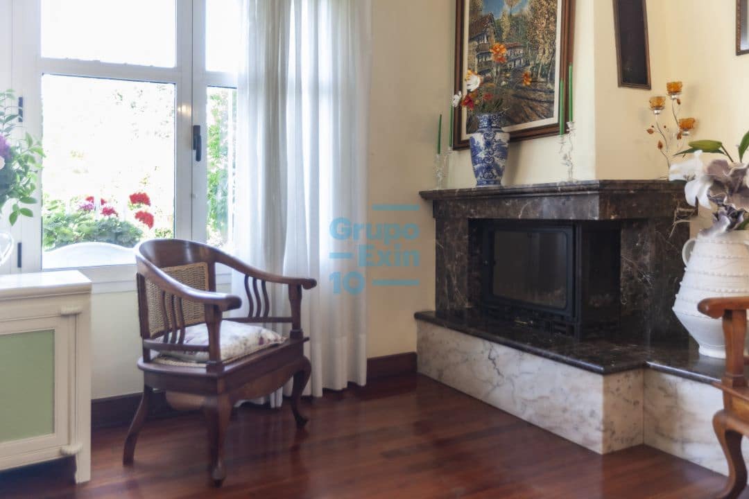 5 bedroom Villa for sale in Usurbil - € 1,000,000 (Ref: 7466618)